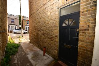 Double room with shared Bathroom in Kingstone central - Kingston upon Thames - 1