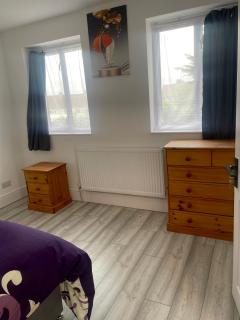 Peaceful 3 Bed Home, Close to Shopping Centre and Nature Reserve - Greenhithe - 5