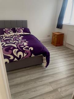 Peaceful 3 Bed Home, Close to Shopping Centre and Nature Reserve - Greenhithe - 6