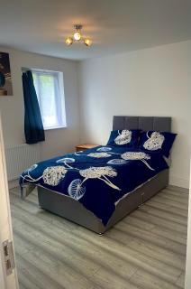 Peaceful 3 Bed Home, Close to Shopping Centre and Nature Reserve - Greenhithe - 4