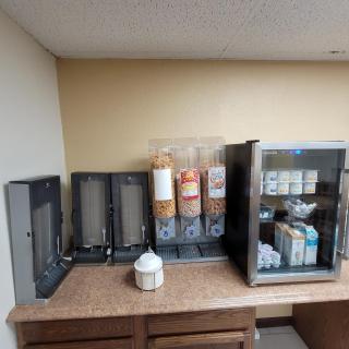 Katahdin Inn & Suites - Millinocket - 8
