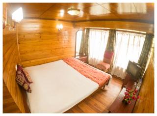Hotel Broadway # Mall Road Darjeeling - #Near Chowrasta-Heart of Darjeeling #with Balcony Kanchenjunga View - Darjeeling - 8