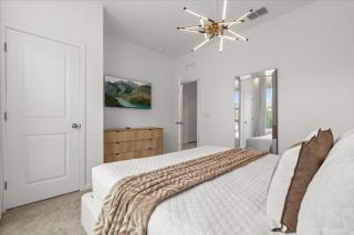 4 Bedrooms 45 Bathrooms Solara 2330Zp - 4