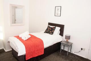 Comfortable 3 bed house - Manchester - 5