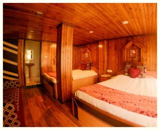 Hotel Broadway # Mall Road Darjeeling - #Near Chowrasta-Heart of Darjeeling #with Balcony Kanchenjunga View - Darjeeling - 2
