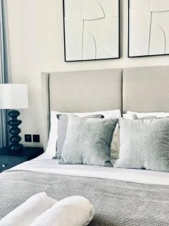 Crisp And Curated 1br With Pool, Gym And Parking! - 5