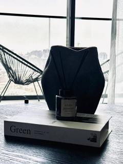 Crisp And Curated 1br With Pool, Gym And Parking! - 3