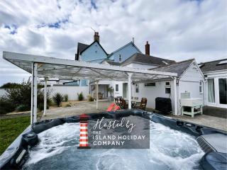 The Gate-Stunning Garden Apartment with Hot Tub in Freshwater Bay - Freshwater - 0