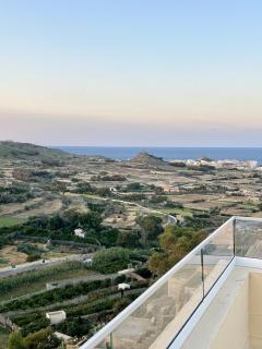 Skyline Gozo Penthouse with Jacuzzi - 8