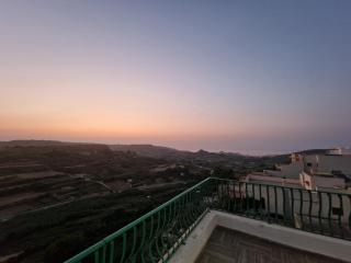 Skyline Gozo Penthouse with Jacuzzi - 4