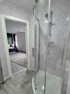 Executive Studio with Luxe Touches & Comfy Bed - Derby - 3