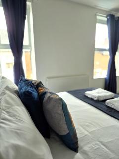 Executive Studio with Luxe Touches & Comfy Bed - Derby - 2