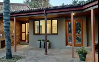 Modern, Prime Location Private Suite Pool View - Sandton - 5