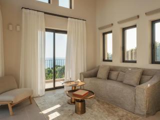 Sundara Estate, Exclusive Seaview Villa with Grand Pool & Direct Beach Access - Ratzaklíon - 2