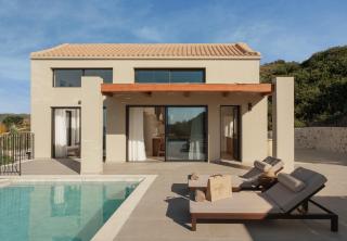 Sundara Estate, Exclusive Seaview Villa with Grand Pool & Direct Beach Access - Ratzaklíon - 5