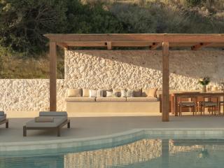 Sundara Estate, Exclusive Seaview Villa with Grand Pool & Direct Beach Access - Ratzaklíon - 3
