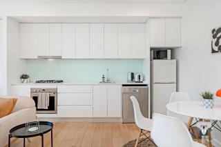 KozyGuru | Central Station | Stylish Urban Retreat - 5
