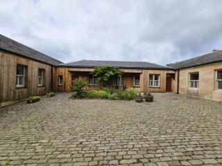 Balmory Stables South - luxury stable conversion - 8