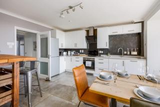 Candle Island View - Superb Harbour Views from Three Floors - 8