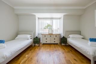 Candle Island View - Superb Harbour Views from Three Floors - 4