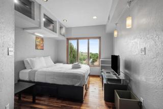 Breathtaking City View 1 Bed Stylish & Serene - 5