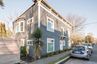 Radiant, Low-Key Apartment with powerful A/C - Seattle - 9