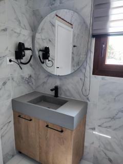 Pnoes Suites Apartments - Skiathos Town - 3