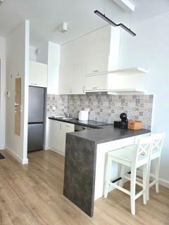 Studio with Balcony & Air Conditioning, 3 min to Metro - Warsaw - 9