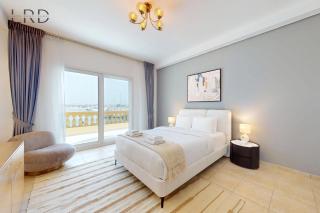 Resort-Style Living in 3BR Townhouse with Palm Views - 7