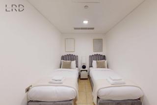 Resort-Style Living in 3BR Townhouse with Palm Views - 3