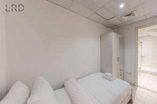 Resort-Style Living in 3BR Townhouse with Palm Views - 2