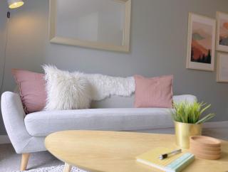 Canmore Top Floor Loft-Style Retreat - 9