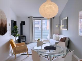 Canmore Top Floor Loft-Style Retreat - 8