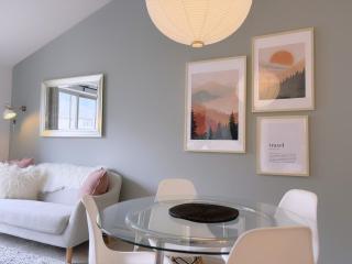 Canmore Top Floor Loft-Style Retreat - Canmore - 7