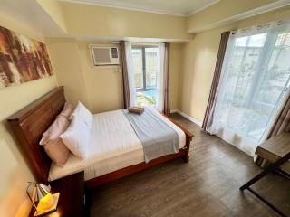 CDO Cozy 2-Bedrooms 2 Toilets View Pool and Garden beside Ayala Mall - Cagayan de Oro - 1