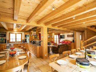 Chalet 4* pour 15 pers. avec jacuzzi, balcon et poêle à bois, proche du télécabine du Linga et Super-Châtel - FR-1-676-26 - Châtel - 2