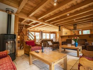 Chalet 4* pour 15 pers. avec jacuzzi, balcon et poêle à bois, proche du télécabine du Linga et Super-Châtel - FR-1-676-26 - 1