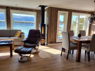 Hytte ved sjøen -  - 9