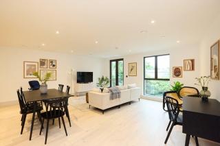 The South Wimbledon Place - Adorable 2BDR Flat with Balcony - London - 2