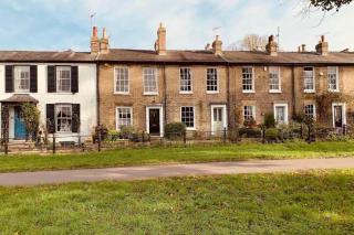 The Midsummer Common - Modern & Spacious 2BDR House with Garden - 1