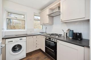 The Maida Hill Hideout - 2BDR Flat with Courtyard - London - 9