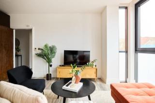 The Harlesden Breakout - Glamorous 2BDR Flat - 3