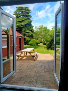 Moonlight House - sleeps 7, driveway, garden - 8