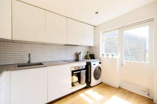 The Waterlow Park Wonder - Trendy 2BDR with Study Room and Patio - 8