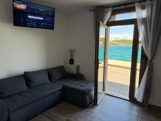 Suzy bar - Razvala - 1
