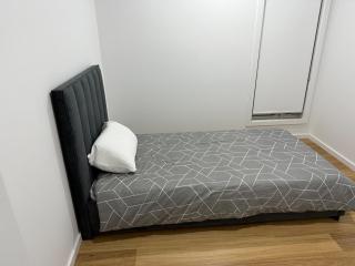 Modern Home Near Airport - Mickleham - 8