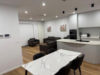 Modern Home Near Airport - Mickleham - 5