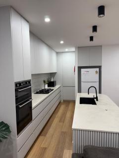 Modern Home Near Airport - Mickleham - 3