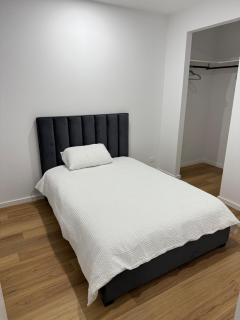 Modern Home Near Airport - Mickleham - 1