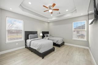 Gated Unit With Laundry l Near NRG and Med Center and HOU Airport - Houston - 1